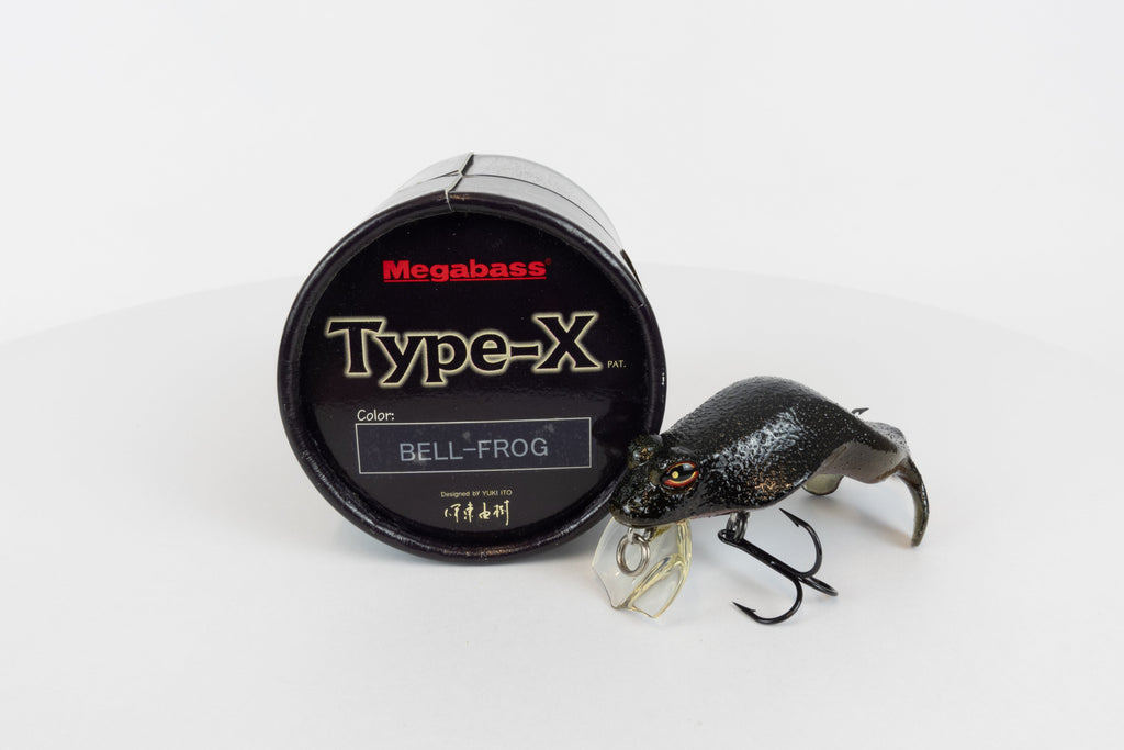 Megabass Type-X - 2005 model - Bell Frog colour - Discontinued rare fishing lure, new in original packaging. Front view of lure next to packaging. 