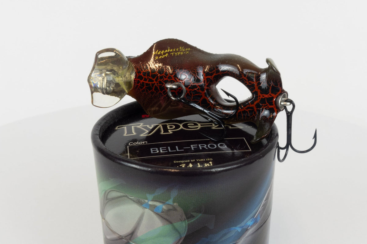 Megabass Type-X - 2005 model - Bell Frog colour - Discontinued rare fishing lure, new in original packaging. Belly view of lure showing model and year stamp. 