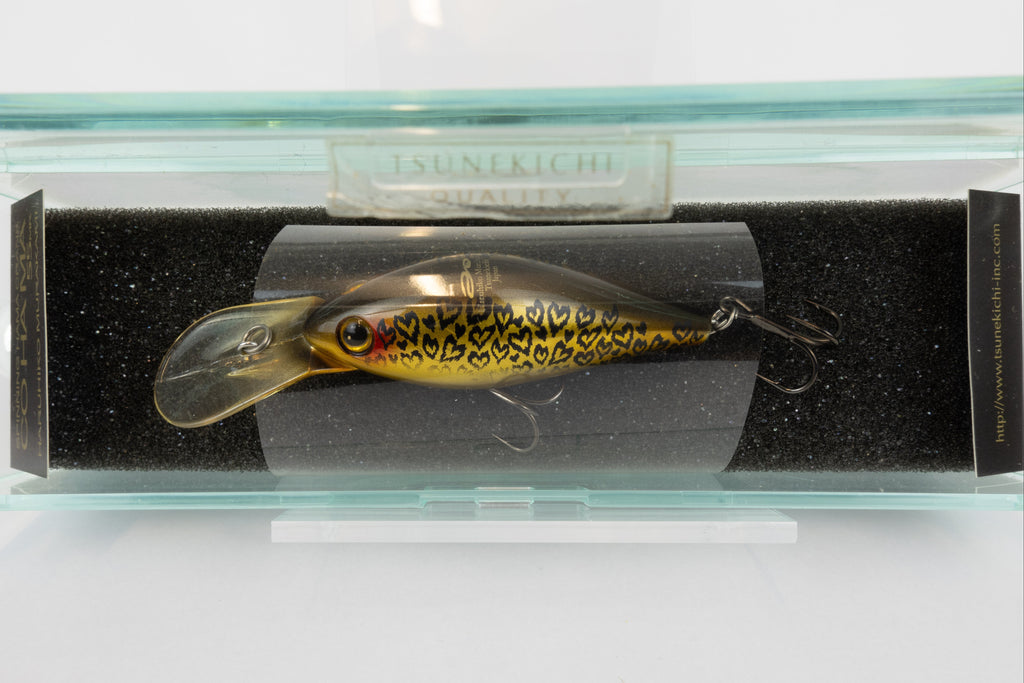 Tsunekichi Co Hama Crank 55MR - Kinkaku - Kyoto Exclusive, discontinued fishing lure new in original packaging, close up view.