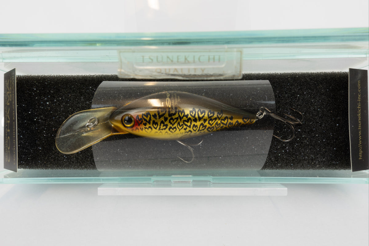 Tsunekichi Co Hama Crank 55MR - Kinkaku - Kyoto Exclusive, discontinued fishing lure new in original packaging, close up view.