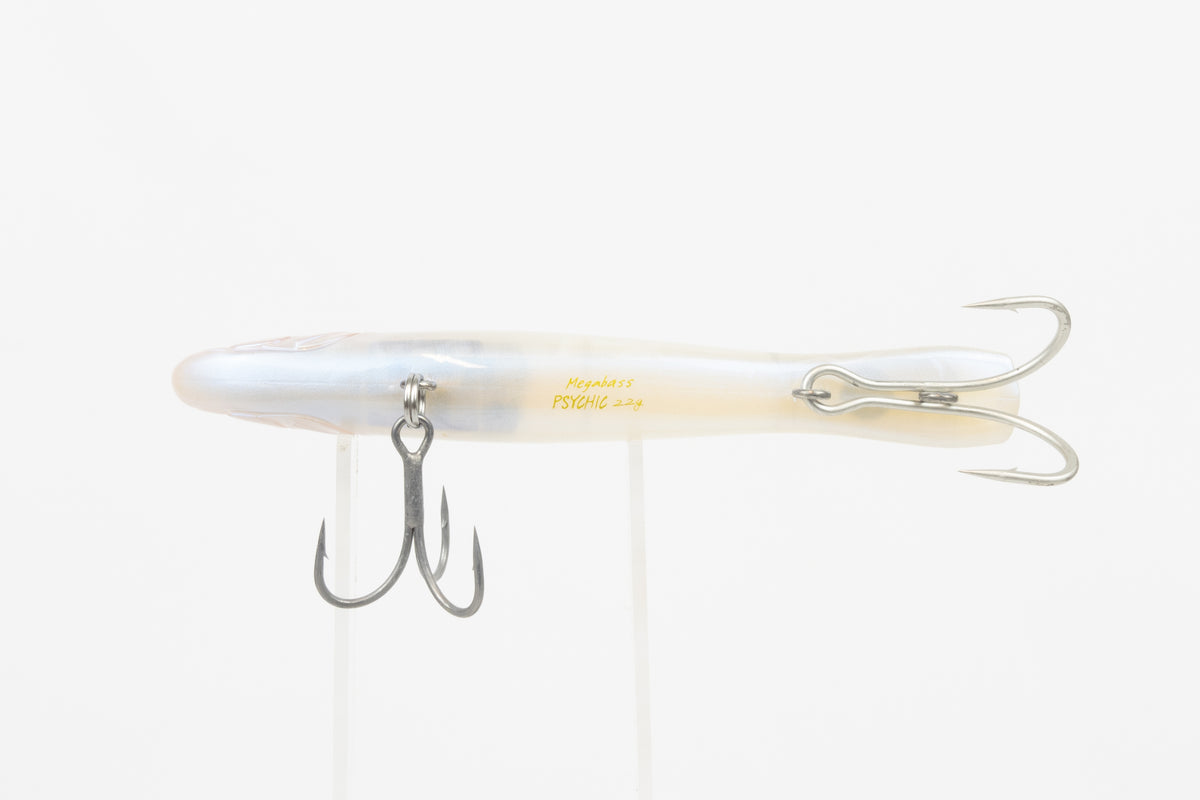 Megabass Psychic, Shell Skin Pink, belly view